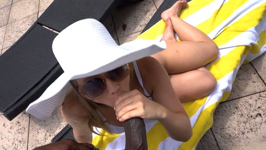 El enorme miembro negro de Brickzilla martillando el ajustado culo de la adolescente AJ Applegate - 3