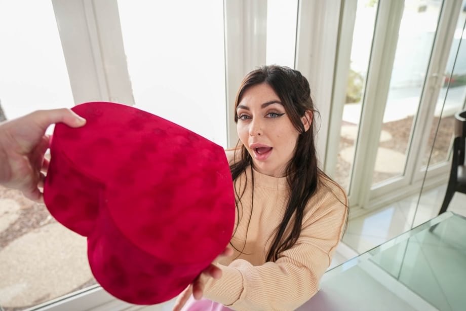 Alex Jett demolishes petite hairy teen Keira Croft's dripping pussy and bouncy booty - 9