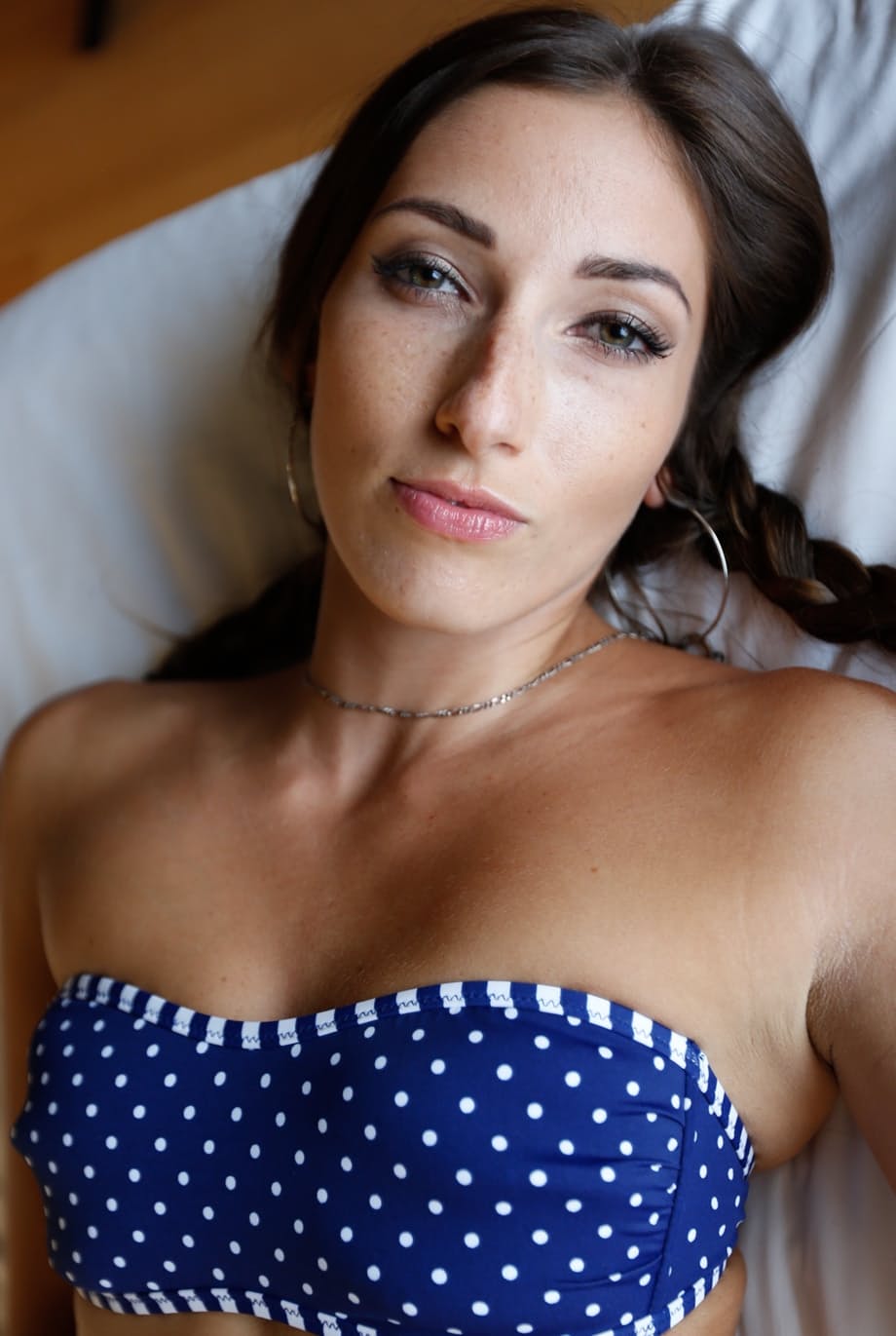 La traviesa Clea Gaultier recibe una fuerte cogida en posición doggystyle mientras anhela cada embestida. - 7