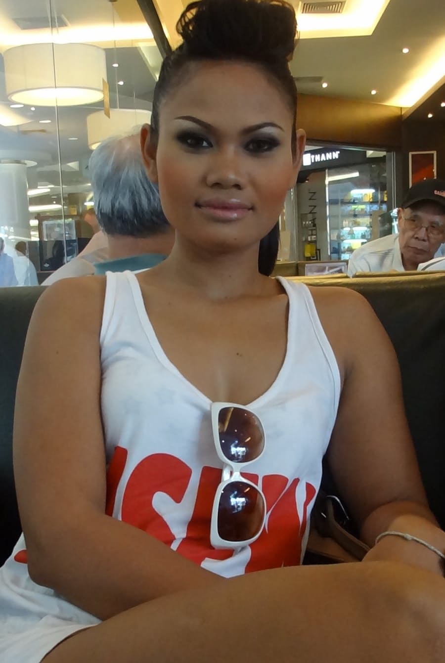 Le irresistibili dee asiatiche dell'ape si spogliano nudi stuzzicando in tripla azione sensuale POV - 1