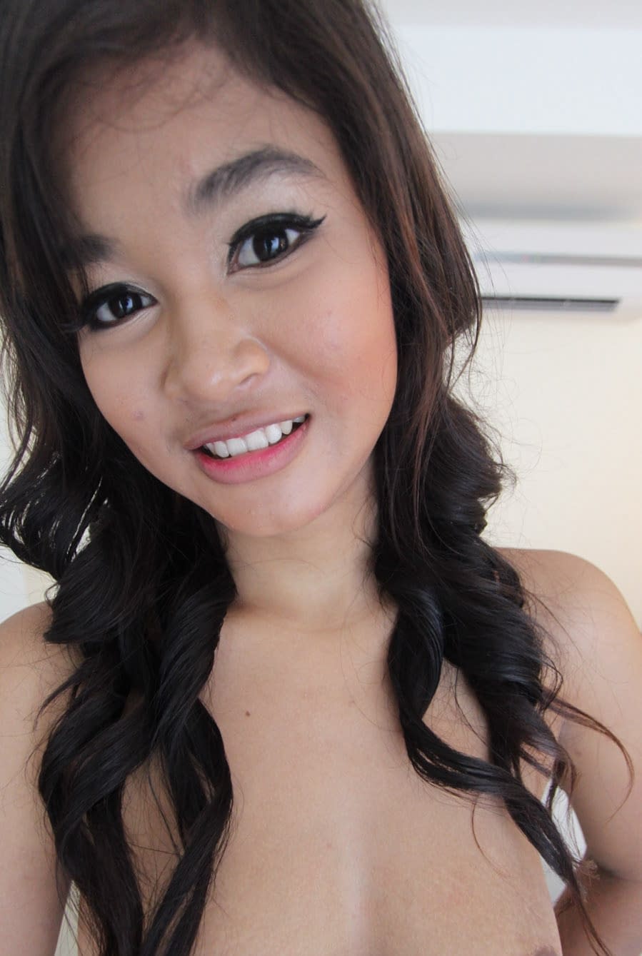 Le irresistibili dee asiatiche dell'ape si spogliano nudi stuzzicando in tripla azione sensuale POV - 9