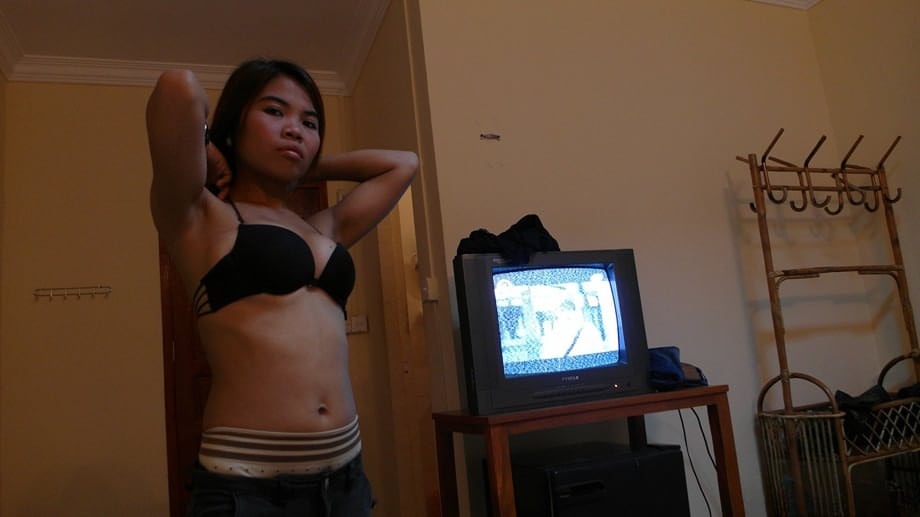 Vee ingolla densissimo sperma dopo aver trapanato in POV la biondina asiatica perversa - 18
