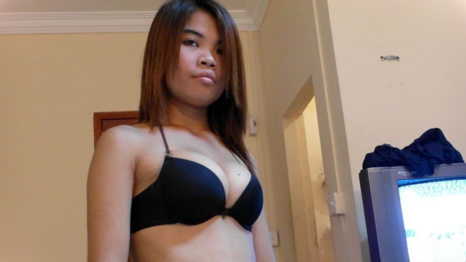 Vee ingolla densissimo sperma dopo aver trapanato in POV la biondina asiatica perversa - 19