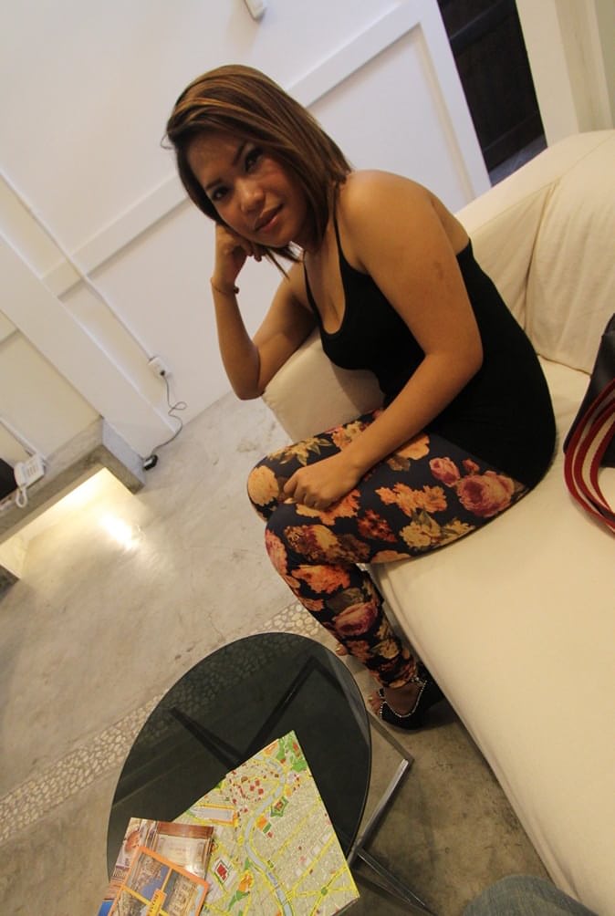 La bellissima Bee si fa martellare forte la sua passera rasata thailandese in POV - 3