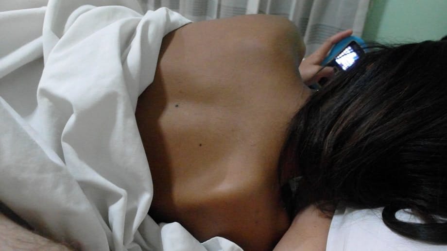 Vee, la fatina asiatica paffuta, si prende una ponderosa martellata POV da un uomo enorme e ben dotato in un'azione bollente in camera d'albergo - 14