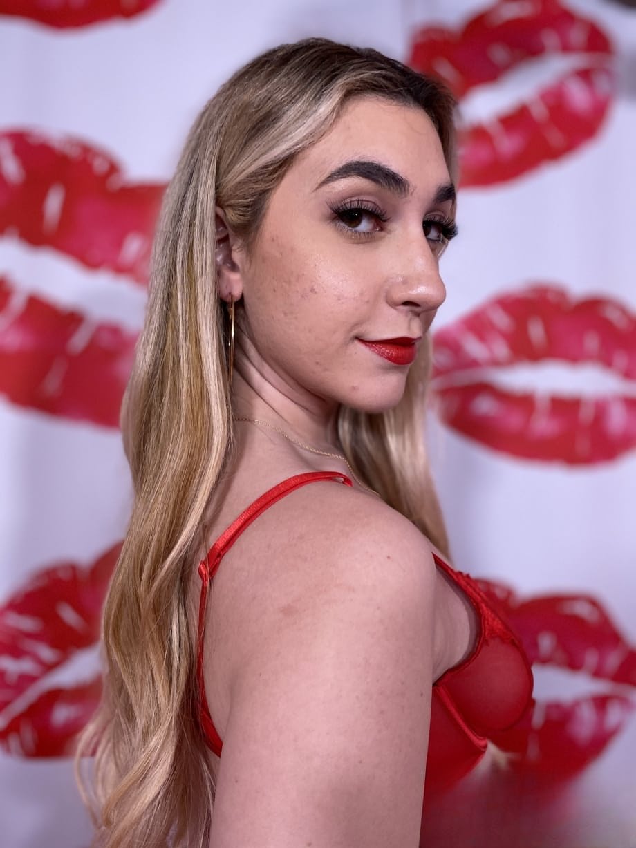 Sultry Lexi Grey swallows balls deep while teasing red lace POV cock worship - 2
