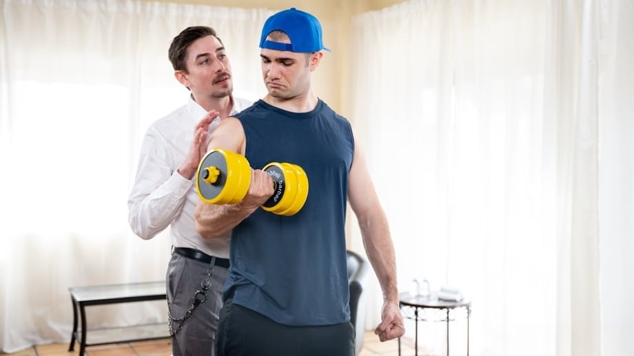 Jack Hunter sporco che sfonda brutalmente Kyler Drayke nel culo con una scopata raw e anale intensa in galleria - 1