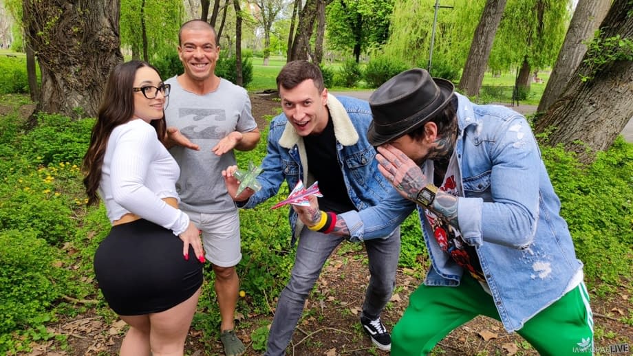 Porno Dan pounds Sara Diamante's massive ass in wild anal threesome - 6