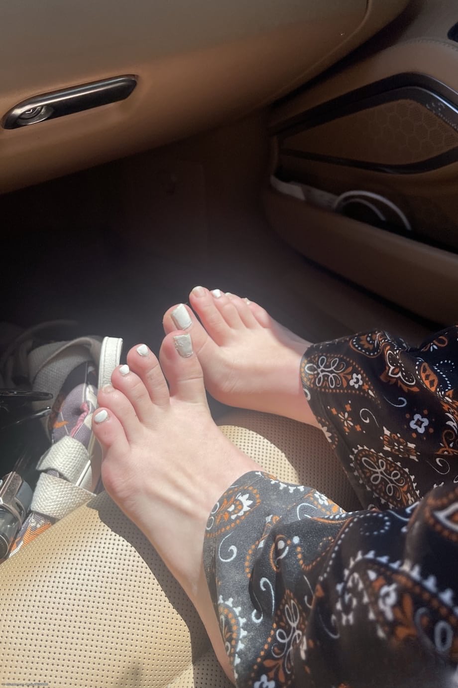 Rosalyn Sphinx flaunts her shaved holes and petite feet in a close-up tease - 2