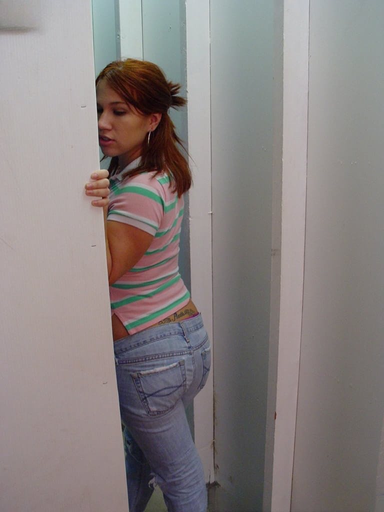 Alyssa West Milf amatoriale con tette grosse che succhia in modo rozzo cazzi al gloryhole - 3
