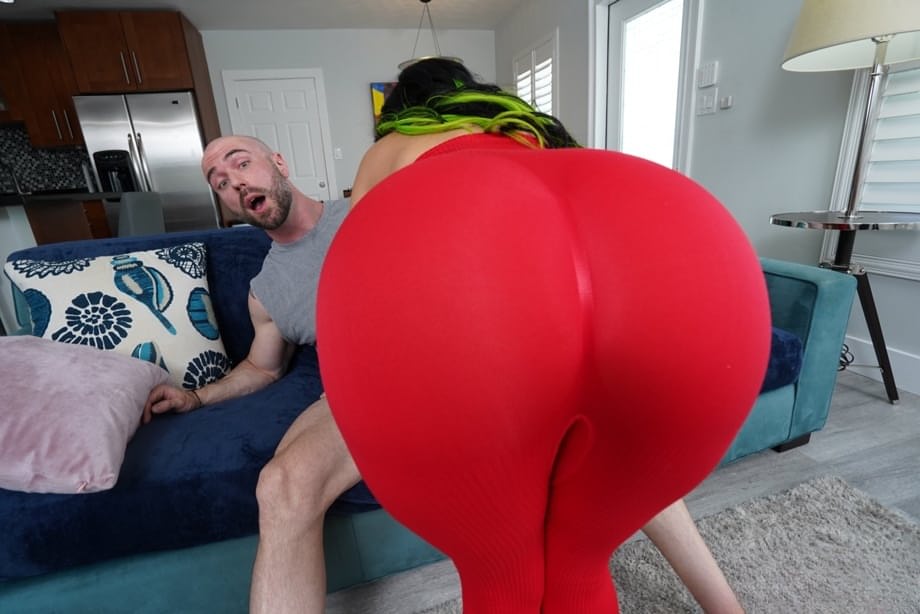 Xwife Karen es follada duramente a cuatro patas en el sofá con su enorme culo y tetas rebotando - 11