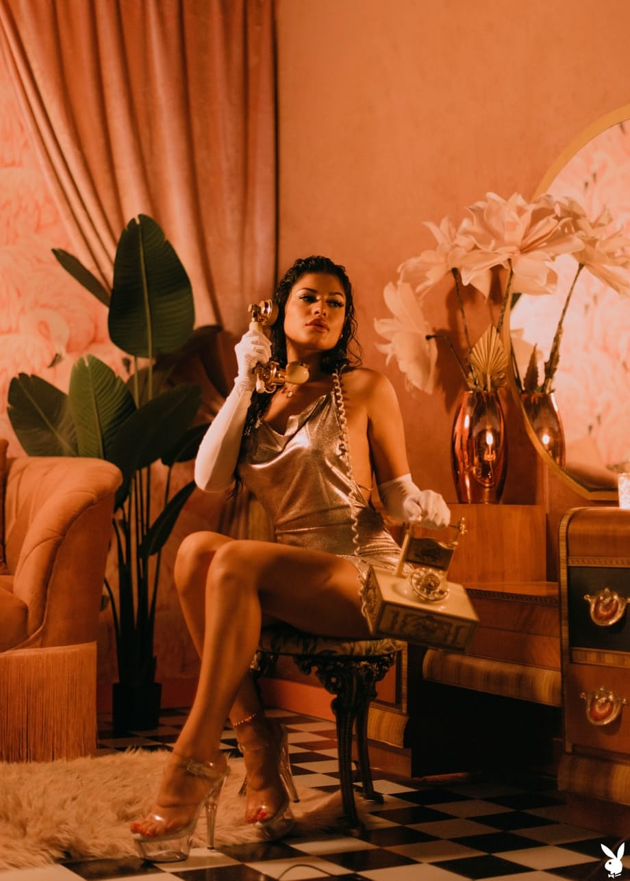 Lisa Modpali exhibiendo unas tetas grandes y glamurosas en candentes poses exclusivas al desnudo - 1