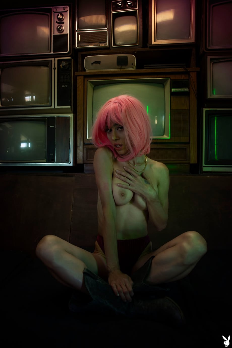 Noel Leon seductive pink hair, luscious big tits stripping and teasing before TVs - 9