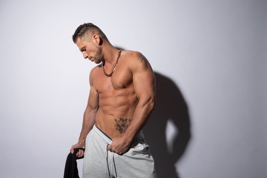 Irresistible Roman Todd flexes his ripped muscles in a raw solo cock stroking session - 6