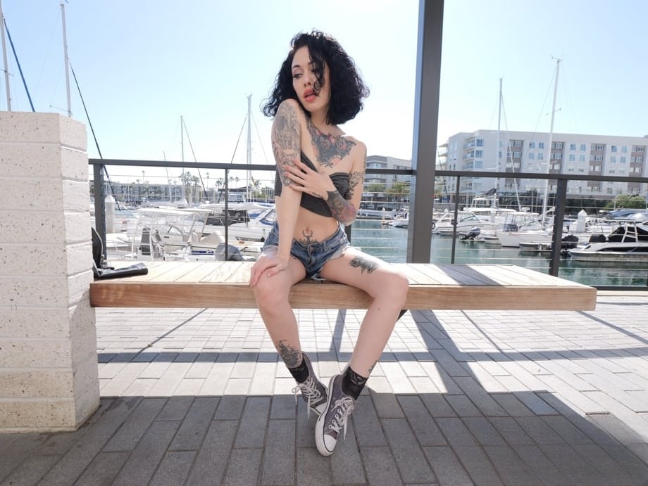 Tattooed temptress Arson Leigh strips down for raw BJ and dirty rimjob session - 1