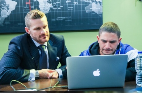 Landon Conrad pounds Dato Foland's hole in post-meeting muscle-sex - 17