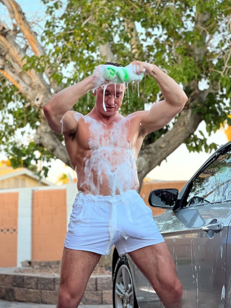 Cade Maddox soaks his shirtless bod with his soapy huge cock during a wet, seductive car-wash tease - 3