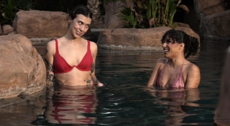 Nova Flame si unisce a un torbido threesome con strap-on in un esplicito e hardcore roleplay con Liv Revamped - 1