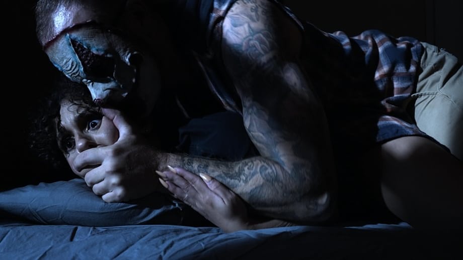 Nova Flame si unisce a un torbido threesome con strap-on in un esplicito e hardcore roleplay con Liv Revamped - 4