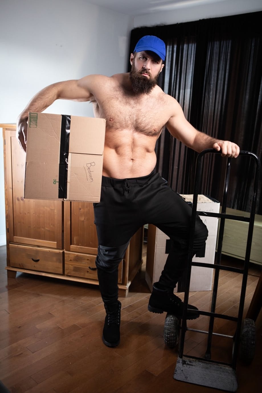 Enzo Muller joins bisexual bodybuilder for threesome cock sharing fun - 1