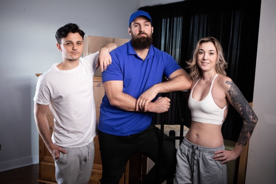 Enzo Muller joins bisexual bodybuilder for threesome cock sharing fun - 6