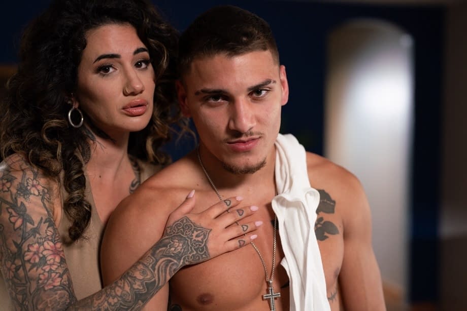 Arabelle Raphael delivers a sloppy deepthroat on a thick cock before getting relentlessly fucked - 2