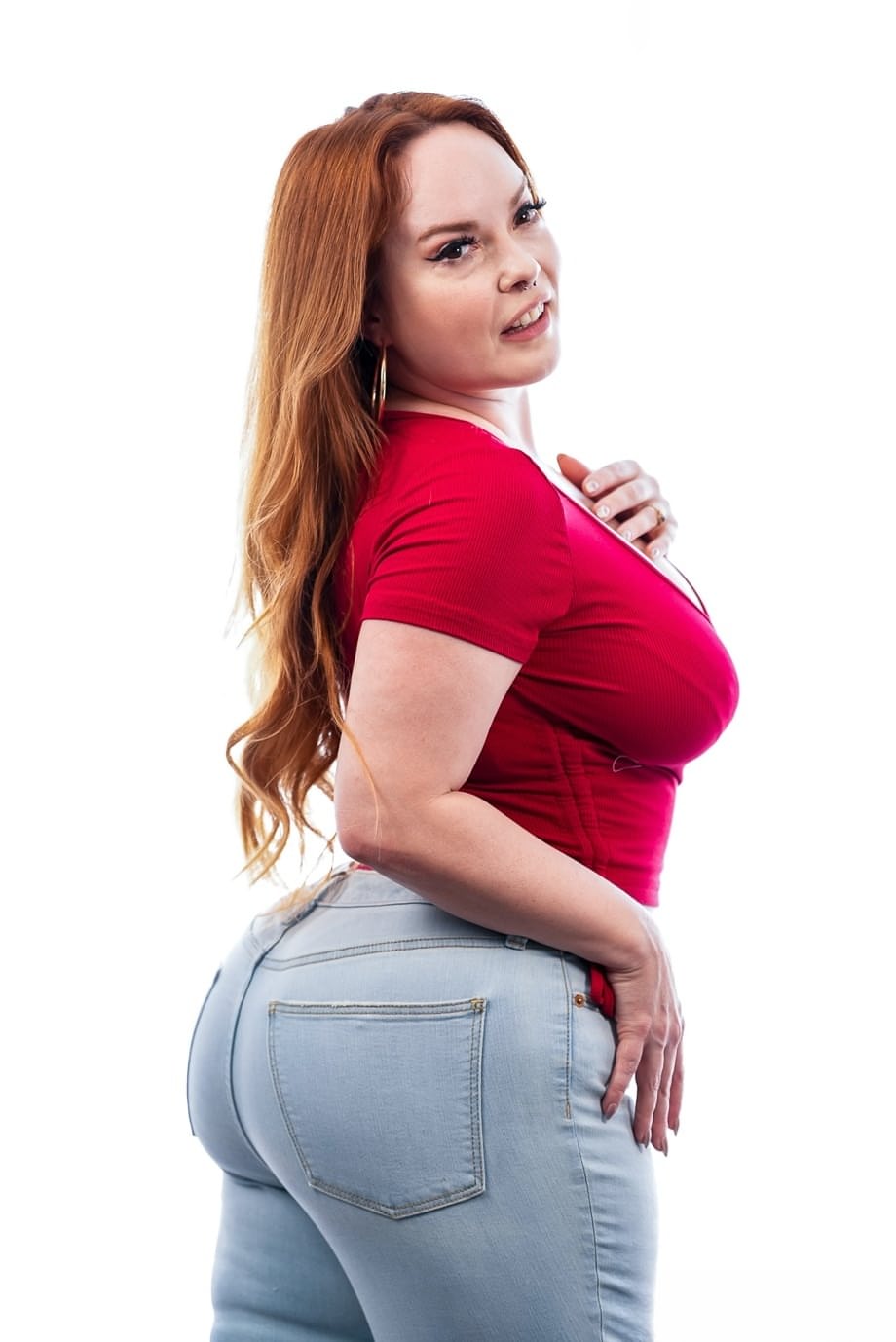 BBW Summer Hart flaunts her big ass before sharing a big dick with sexy babes