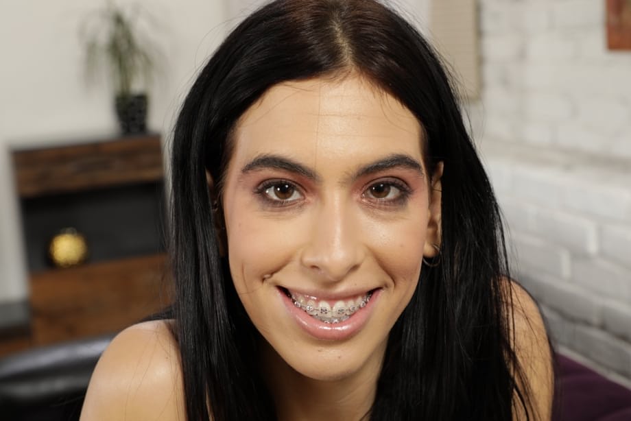 Il corpo di tentatrice mora di Alicia Trece inzuppa un daddy muscoloso in un'azione kinky di piscia - 21