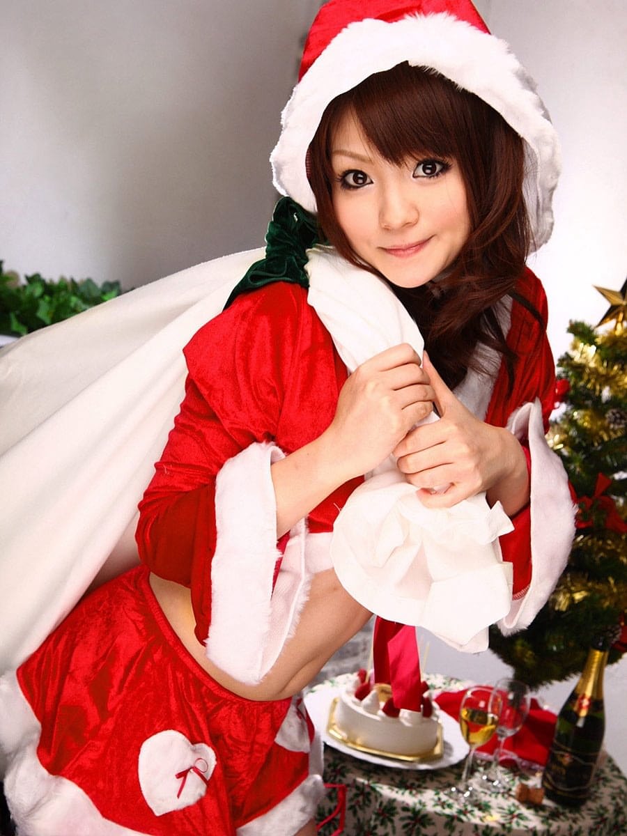 Fuwari Chino and girlfriends enjoy wild pussy stuffing with pleasure toys - 1
