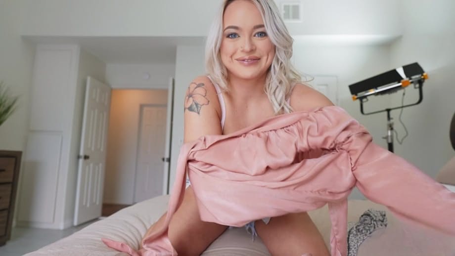 Alexis Kay abre su grueso culo para un fogoso paseo POV con la suave y estrecha calidez. - 3