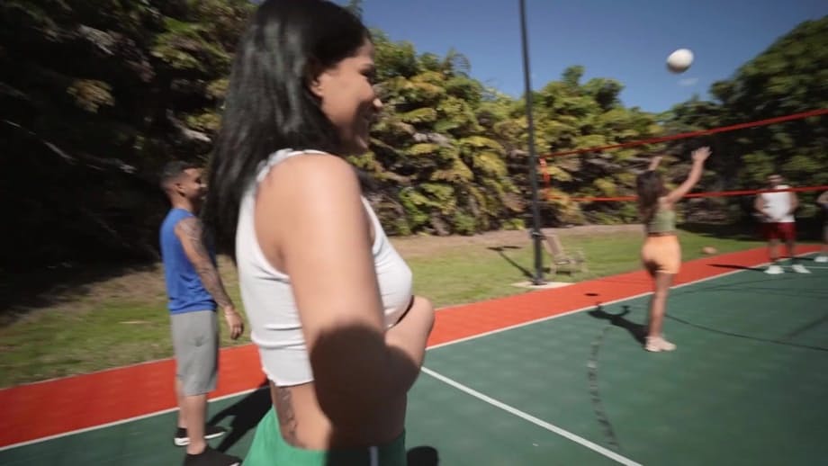 El culazo aficionado y grueso de Anais Amore monta una polla palpitante en las gradas - 4