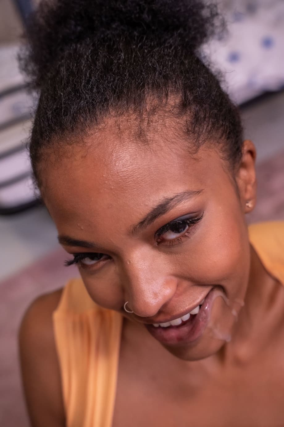 La exuberante morena Tina Fire se une a la seductora asiática en un paraíso de trío interracial - 20