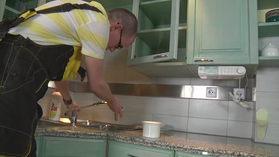 Regi granny enjoys plumber pounding until explosive facial explosion leaves her beaming - 1