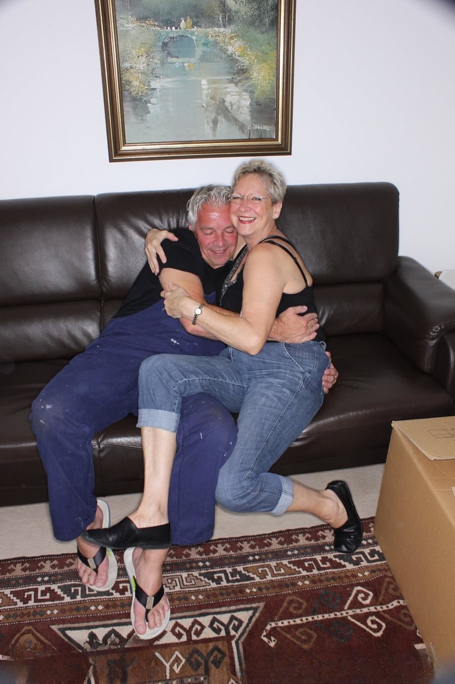 Reinhard inonde de sperme épais les seins tremblants de la plantureuse Angie Granny après une baise hardcore intense - 3