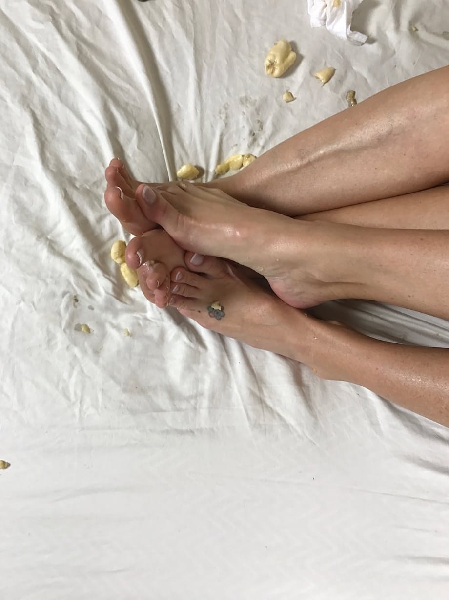 Mindi Mink e l’appassionata lesbica matura scopano giocherellando i loro mimi con fresche verdure leccandosi profondamente - 12