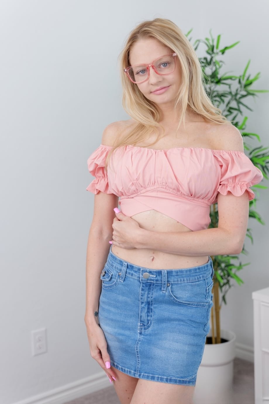 Cute blonde Jenna Fireworks blowing and fucking a nice hard dick in POV