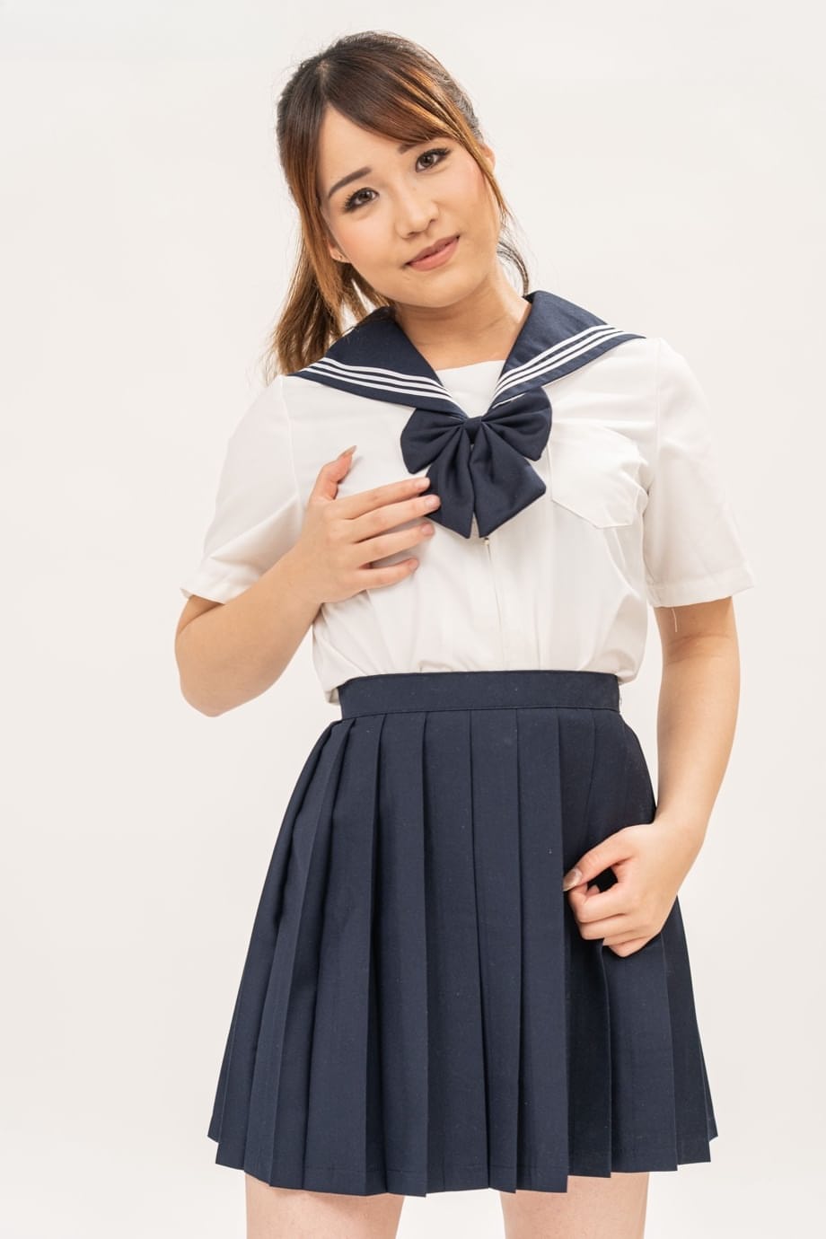 Ciel Tokyo strips her schoolgirl outfit and tempts you utterly bare - 1