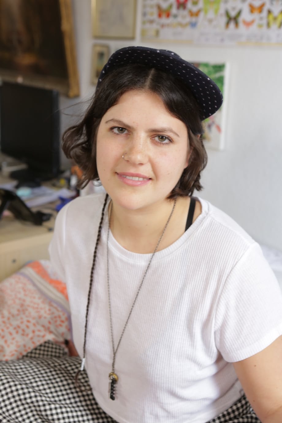 Beatrix shows her plump curves naked on soft sheets then teases in streetwear around Berlin - 12
