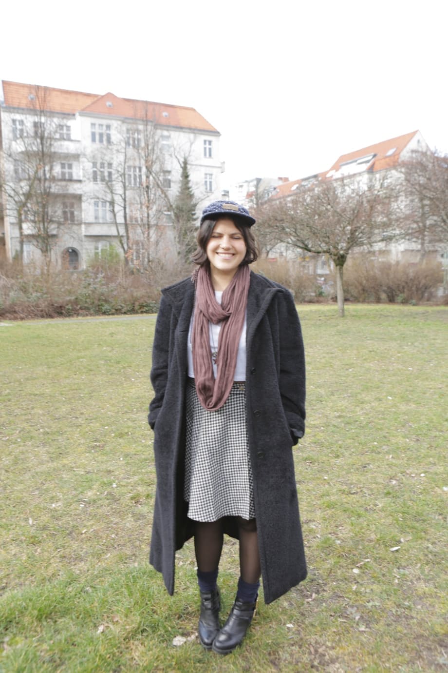 Beatrix shows her plump curves naked on soft sheets then teases in streetwear around Berlin - 13
