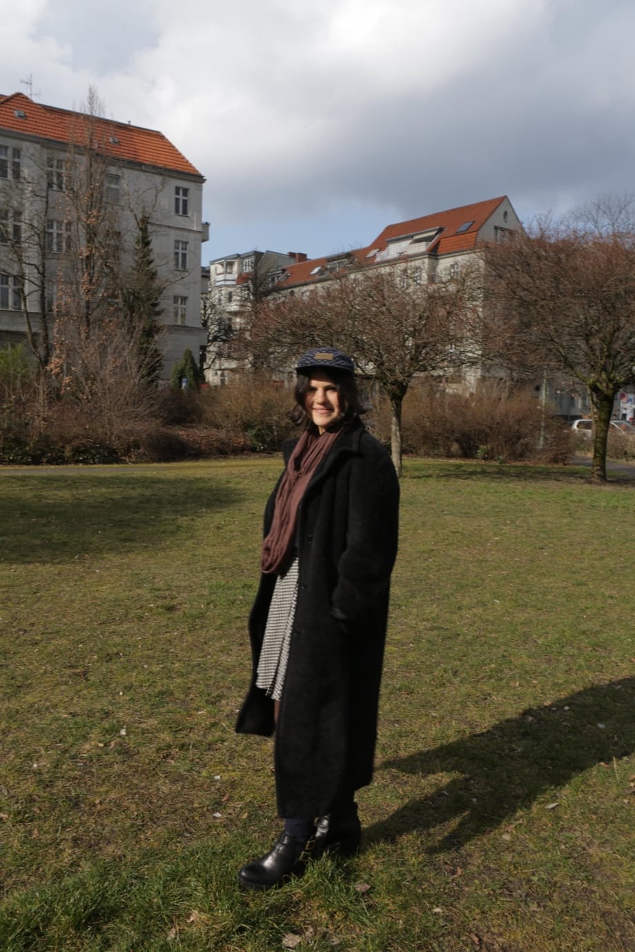 Beatrix shows her plump curves naked on soft sheets then teases in streetwear around Berlin - 14