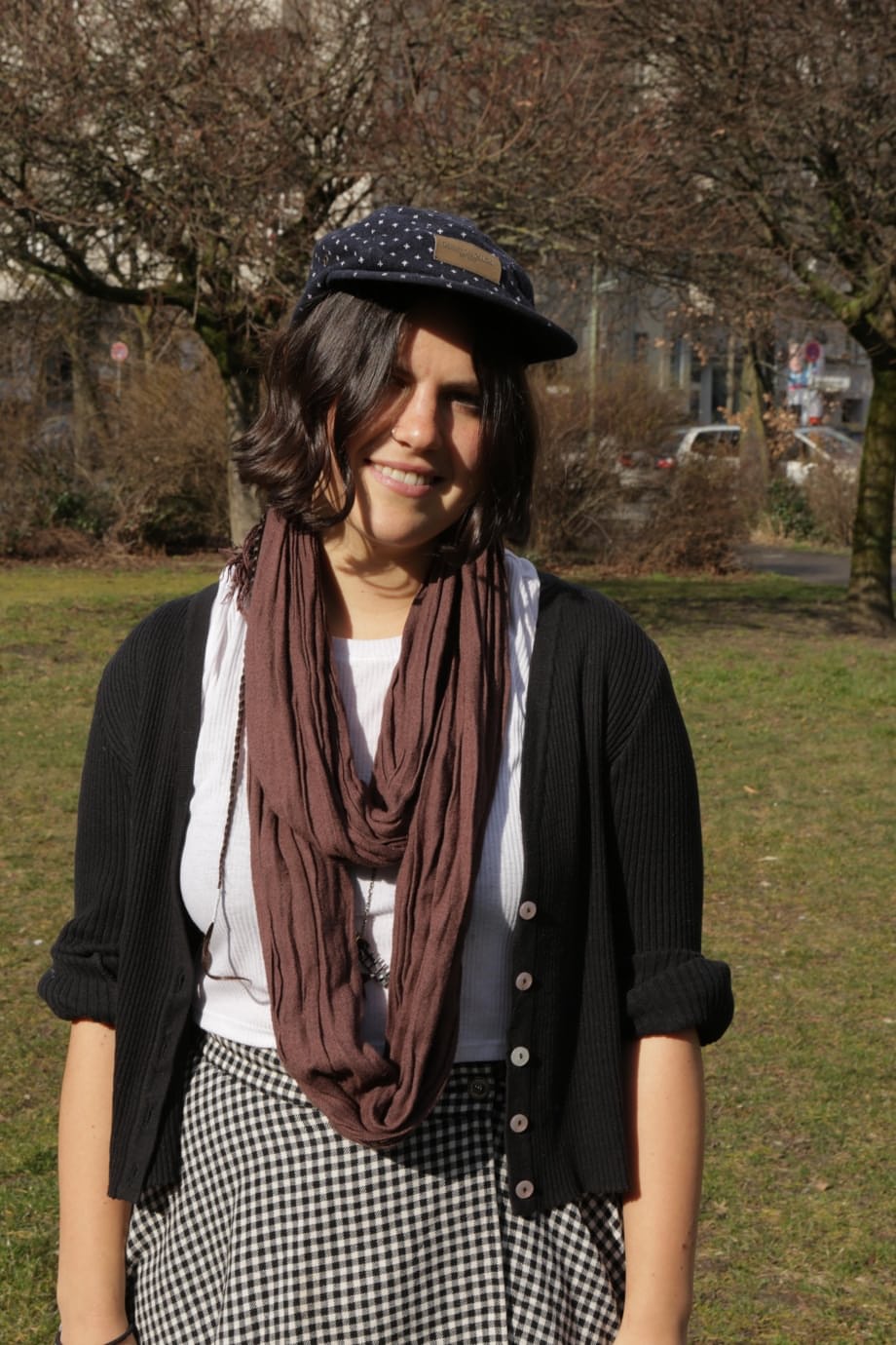 Beatrix shows her plump curves naked on soft sheets then teases in streetwear around Berlin - 15