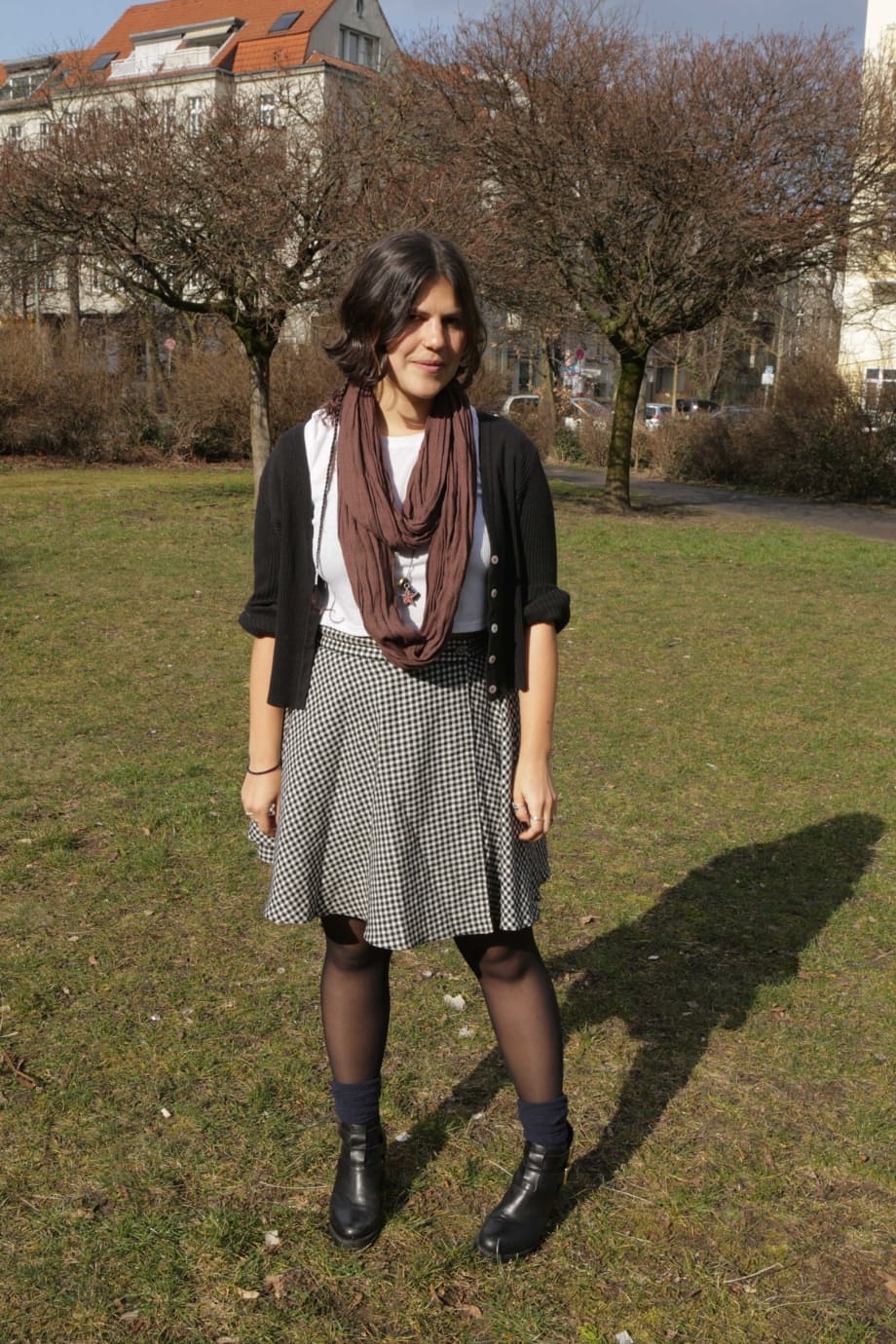 Beatrix shows her plump curves naked on soft sheets then teases in streetwear around Berlin - 16