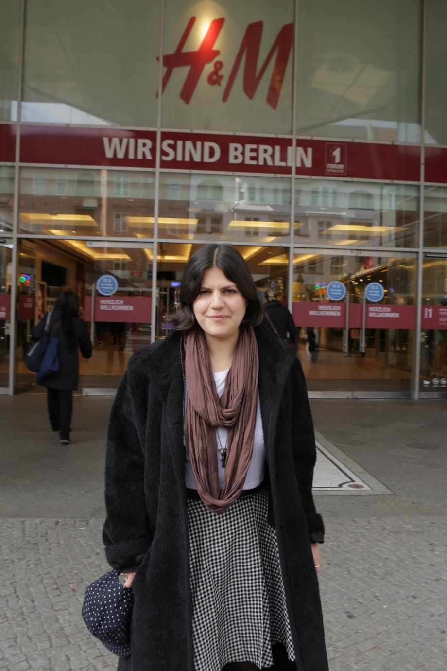 Beatrix shows her plump curves naked on soft sheets then teases in streetwear around Berlin - 20