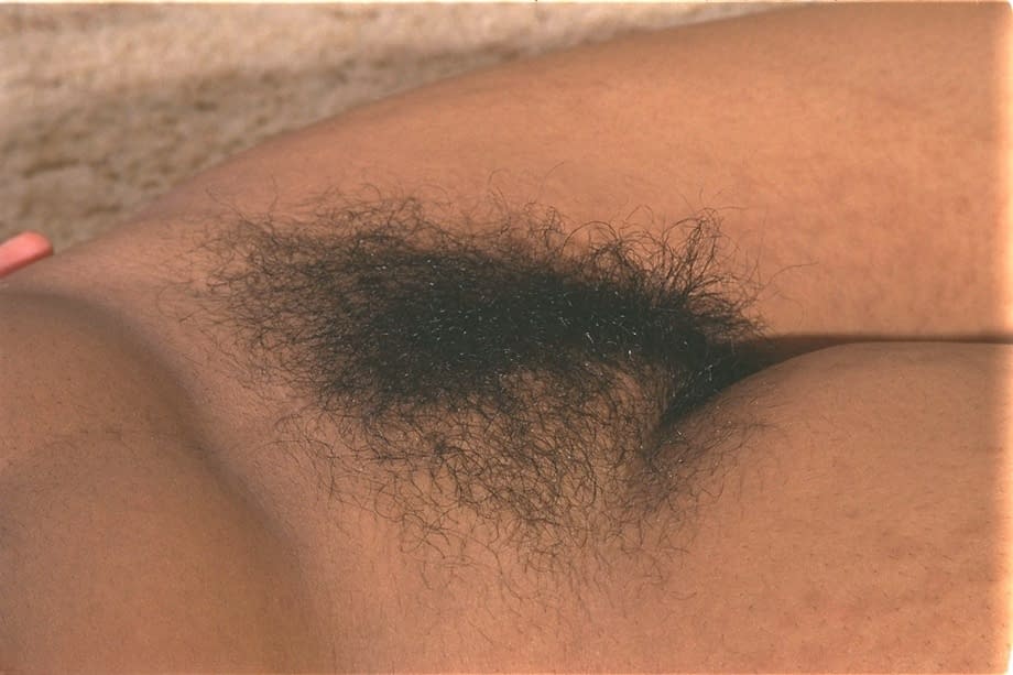 El voluptuoso cuerpo de Valeria resplandece mientras sus pechos exuberantes y su abundante monte de venus deleitan a los espectadores - 10