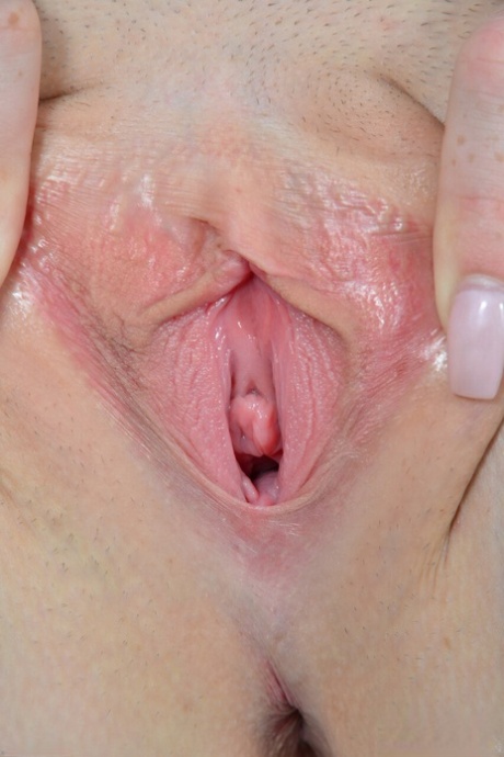 Slender blonde Zoe Parker spreads her glistening pink pussy after stripping completely naked - 19