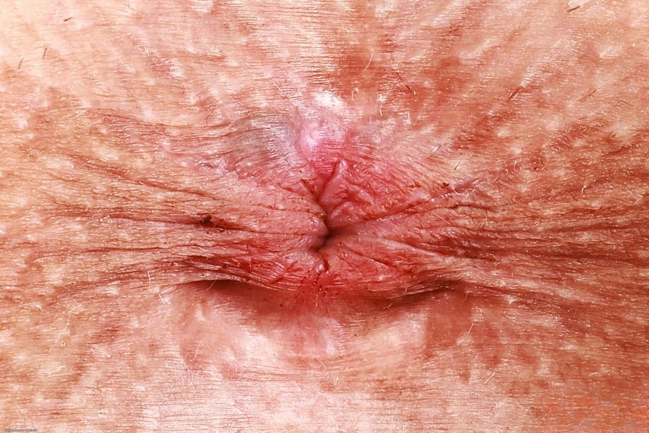 La desnuda Sage Hunter se inclina y abre su perfecto culo de adolescente solo para ti - 21