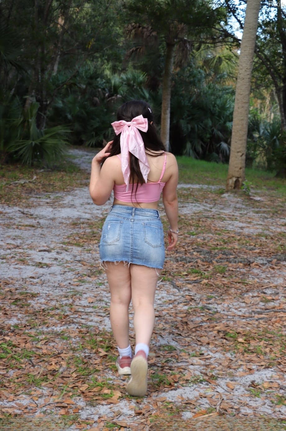 Sexy amateur Pixie shows her big ass while teasing in a miniskirt outdoors