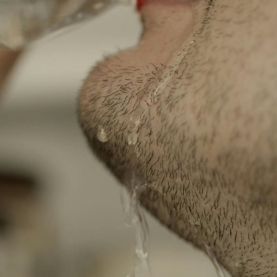 La formosa Jane Jones viene scopata duramente nella vasca da bagno mentre il suo sperma cremoso inzuppa le mutandine - 3
