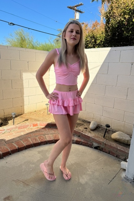 Dez Hansen spread legs finger-banging her shaved slit with glossy pink nails - 1
