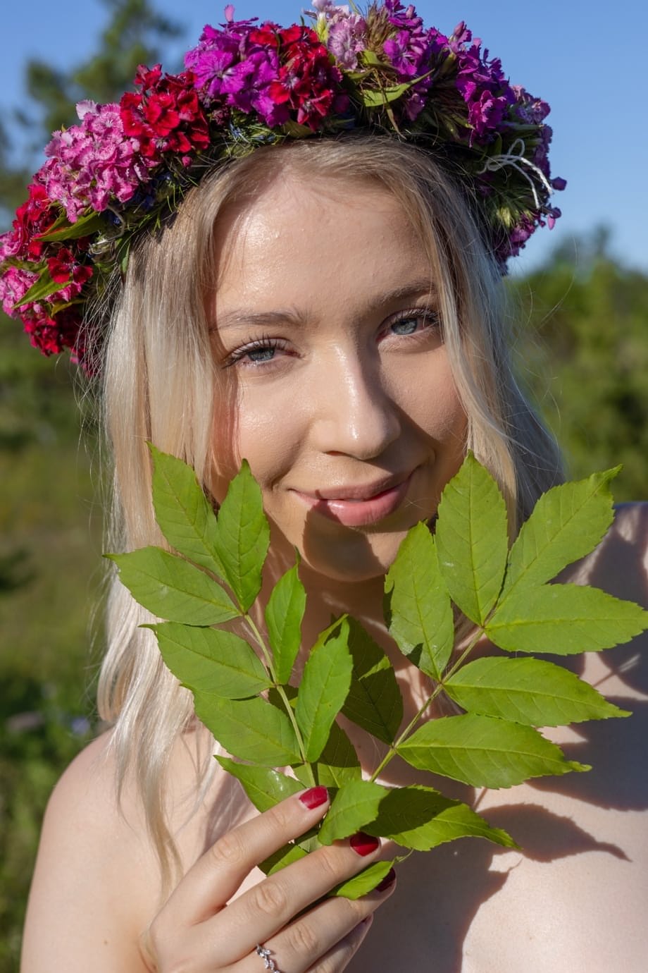 Meadow teases outdoors, spreading her shaved pussy in explicit solo delight - 20